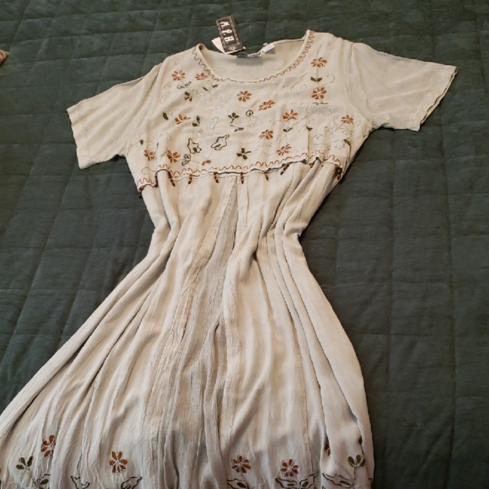 Chic Embroidered Maxi Dress in Cream